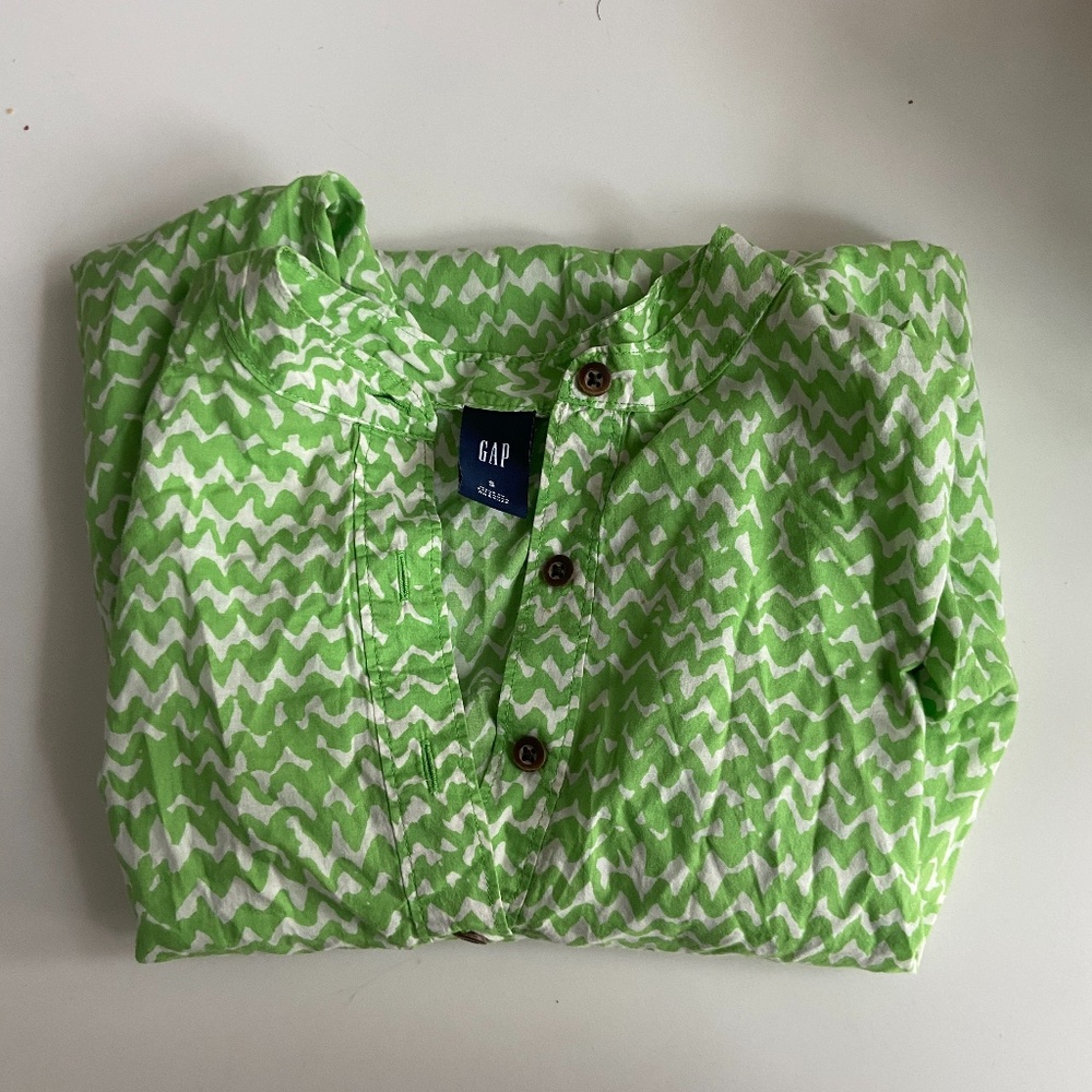 GAP green and white long sleeved blouse size s